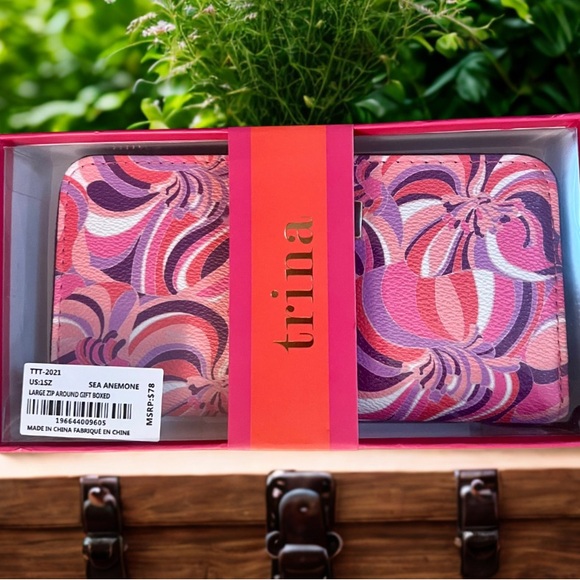 Trina Turk Abstract Pink and Purple Wallet NWT - Picture 1 of 4